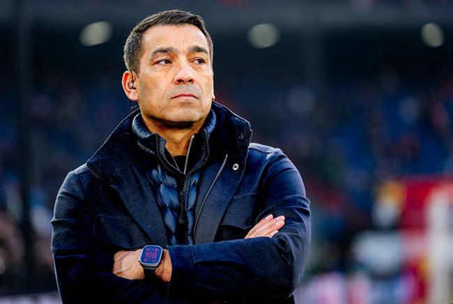 Liverpool sắp bổ nhiệm Giovanni van Bronckhorst vào ban huấn luyện