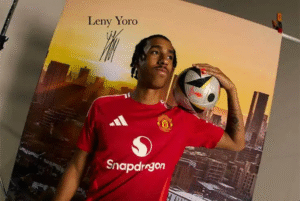 Leny Yoro: Trung vệ trẻ quyết tâm mang về danh hiệu cho Manchester United trong 5 năm tới