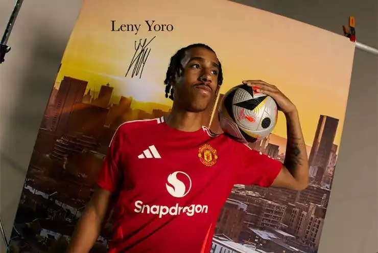 Leny Yoro: Trung vệ trẻ quyết tâm mang về danh hiệu cho Manchester United trong 5 năm tới